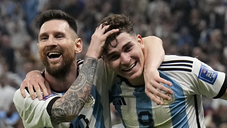 Julian lvarez habló sobre Qatar 2022 y reconoció que ver a Messi campeón fue "una satisfacción enorme"
